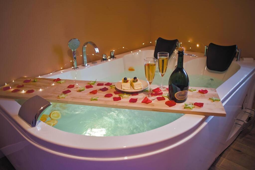 Buranoroom Jacuzzi De Gamme Parkingfree Apartment